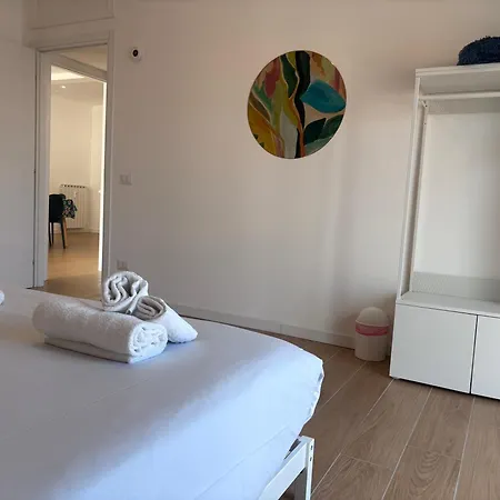 Domus Blue Giureconsulti * Roma